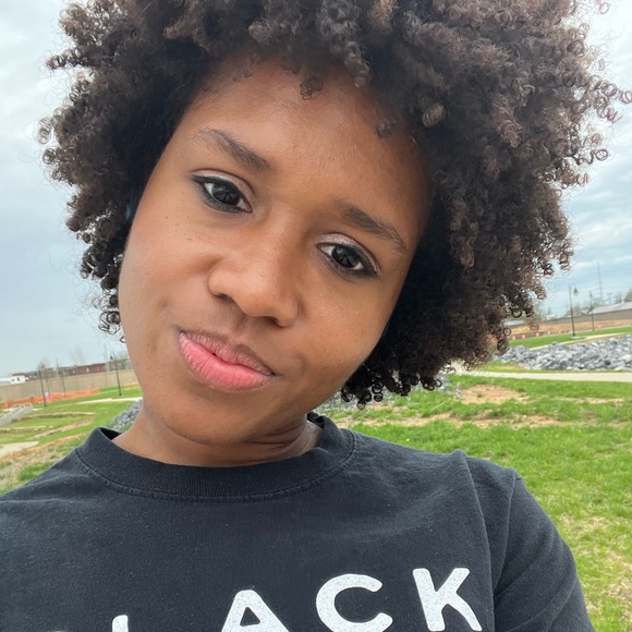 Meet your Posher, Nadia - Picture 1 of 1